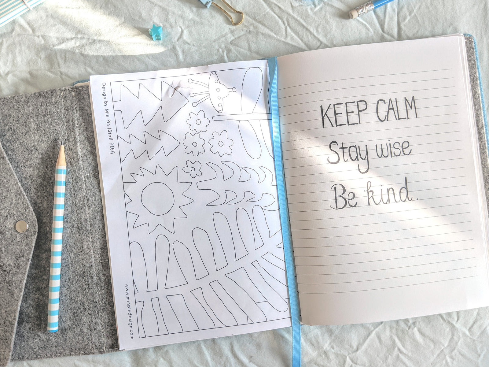 The Sparkle Paper Saver Reusable Eco Notebook in blue repurposes your paper as its pages so you can write your notes and ideas more sustainably, reducing paper waste and saving the environment. Complimentary printable templates also available to help you write, plan, and stay organised.