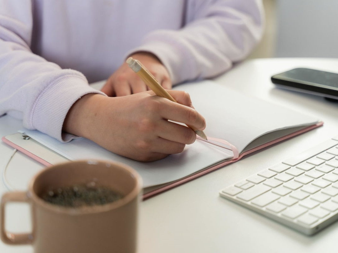 Write easily and comfortably on your used paper by turn them into pages of a reusable notebook - live more sustainably by reducing waste, reusing better, and be more environmentally friendly.